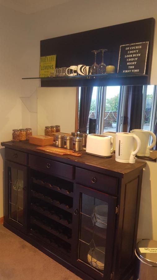 Lewi Waters Bed & Breakfast Lewisham Екстериор снимка