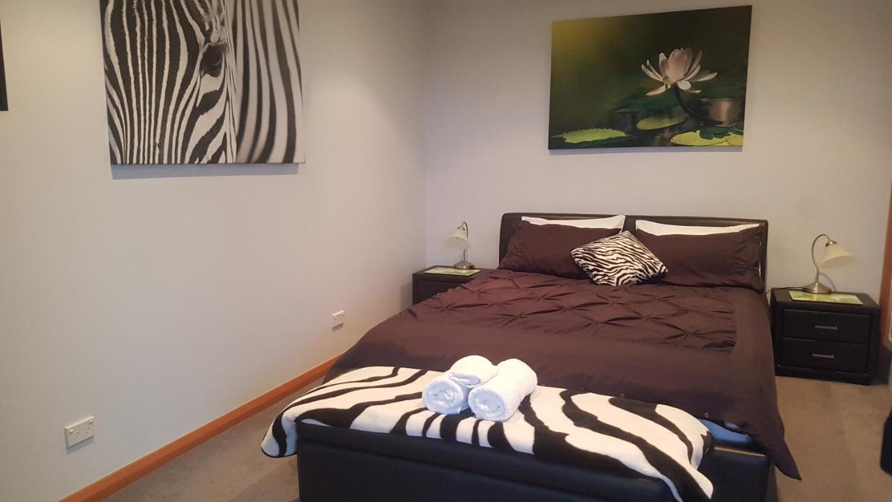 Lewi Waters Bed & Breakfast Lewisham Екстериор снимка