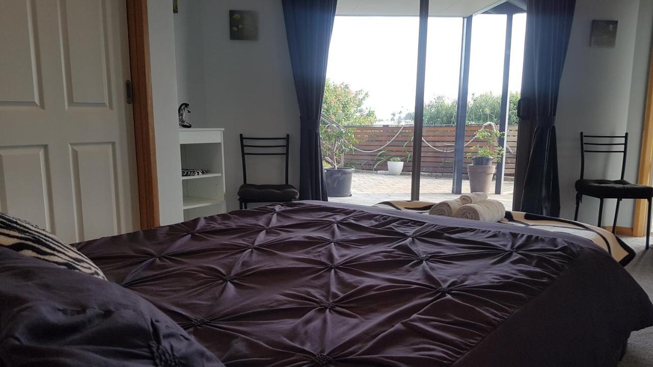 Lewi Waters Bed & Breakfast Lewisham Екстериор снимка