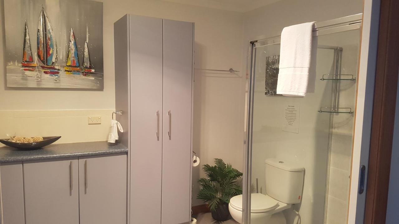 Lewi Waters Bed & Breakfast Lewisham Екстериор снимка