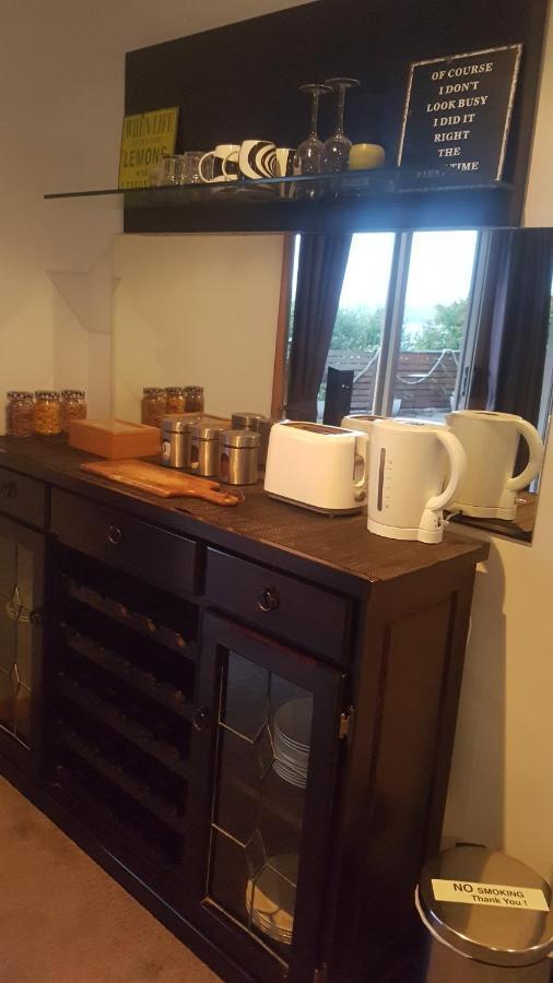 Lewi Waters Bed & Breakfast Lewisham Екстериор снимка